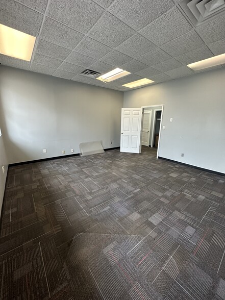 More Photos Of 10 Liberty St, Edison Warehouse For Lease