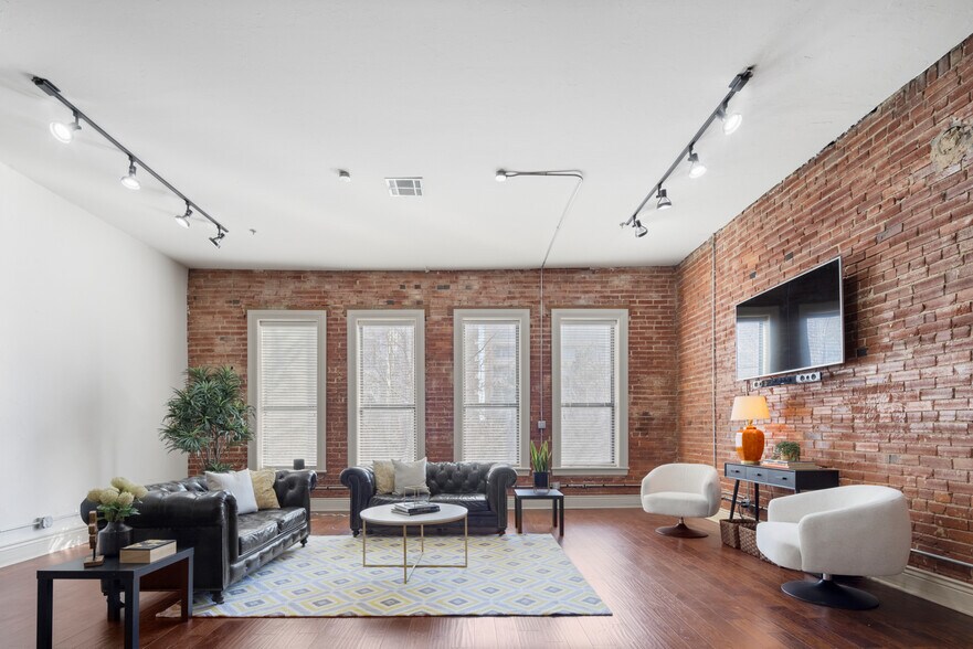 More Photos Of 518 Colcord Dr, Oklahoma City Storefront Retail Residential For Sale