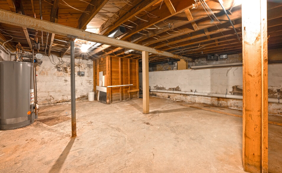 More Photos Of 1989 N Opdyke Rd, Auburn Hills Freestanding For Sale