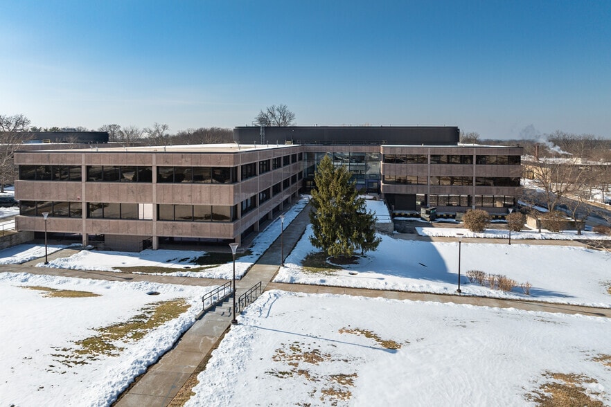 Primary Photo Of 800 N Lindbergh Blvd, Creve Coeur Research And Development For Lease