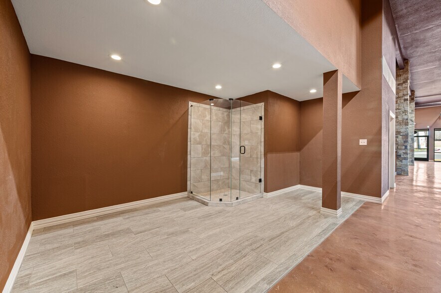 More Photos Of 7716 Davis Blvd, North Richland Hills Storefront For Lease