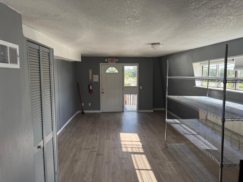 More Photos Of 254 N Division St, Oviedo Storefront Retail Office For Sale