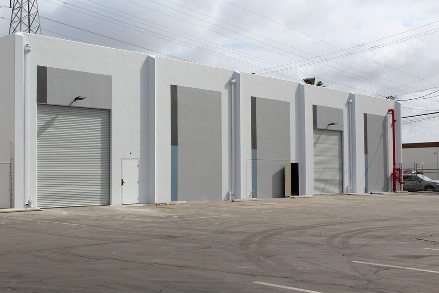More Photos Of 7571-7575 Chapman Ave, Garden Grove Warehouse For Lease