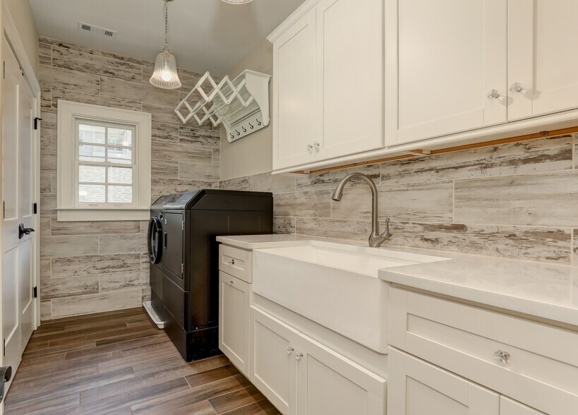 More Photos Of 2972 Lookout Pl NE, Atlanta Office Residential For Sale