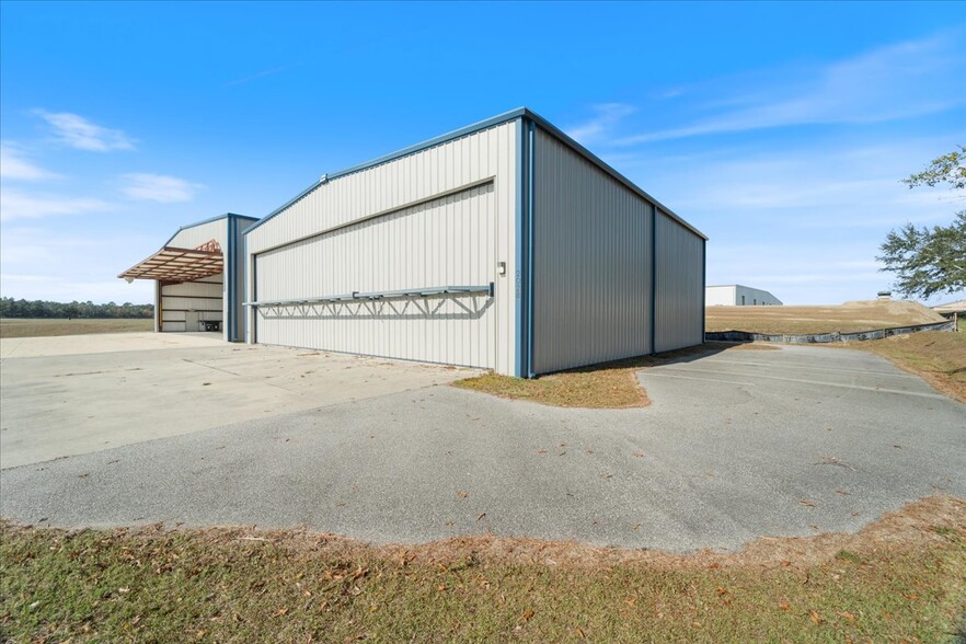 Primary Photo Of 2028 60th Ave, Ocala Airplane Hangar For Sale