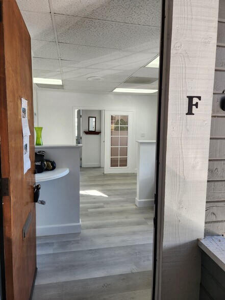 More Photos Of 960 W 17th St, Santa Ana Office For Sale
