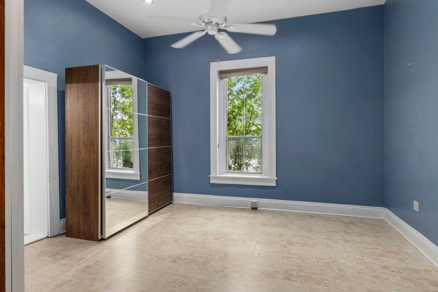 More Photos Of 1012 N Flores St, San Antonio General Retail For Sale