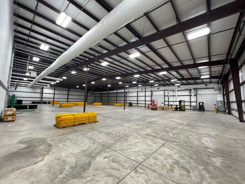 More Photos Of 729 Prairie Dupont Dr, Dupo Warehouse For Lease