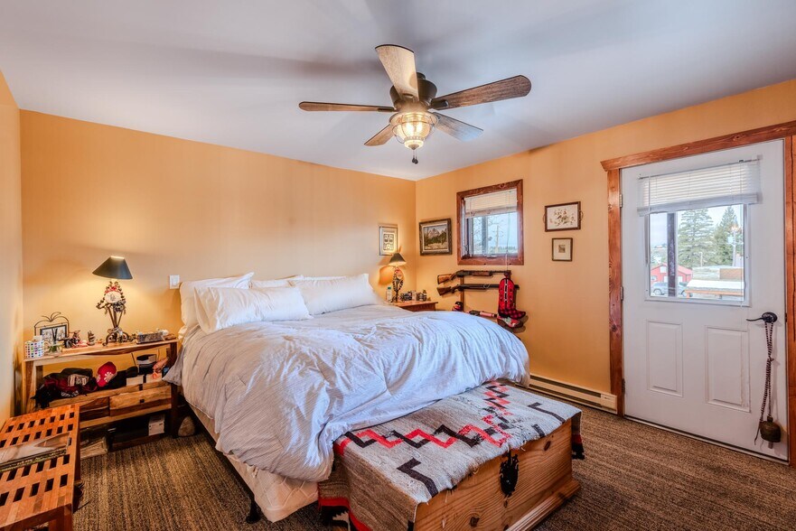 More Photos Of 117 Pine St, Pinedale Restaurant For Sale