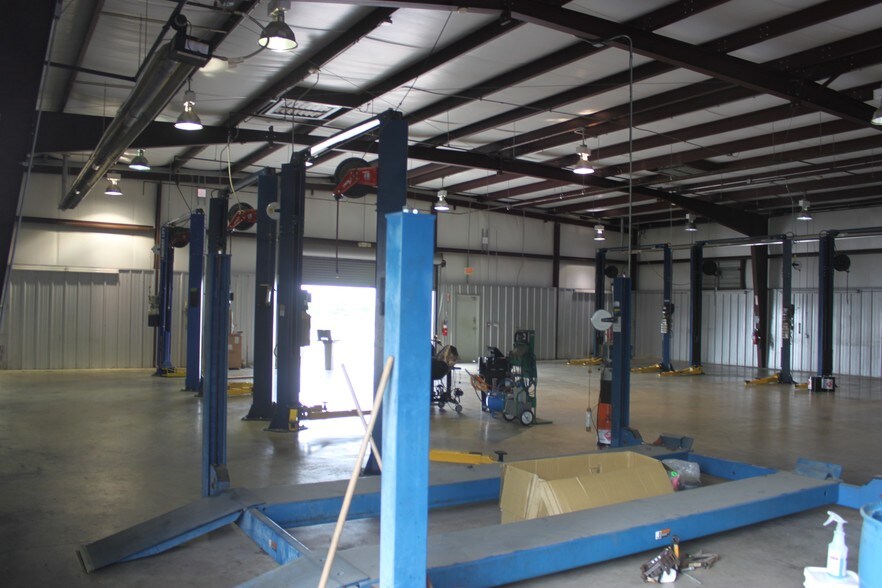 More Photos Of 39490 Lyndon B Johnson Fwy, Dallas Auto Dealership For Lease