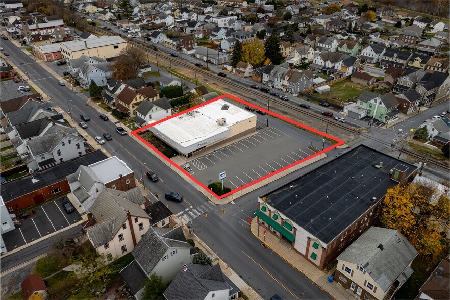 More Photos Of 1620 Main St, Northampton Drugstore For Lease