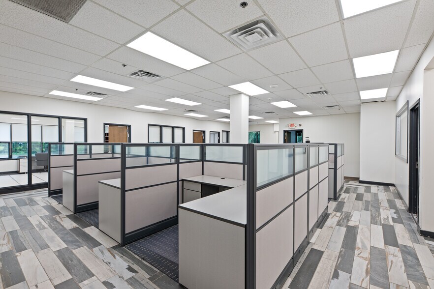 More Photos Of 1 Alpine Ct, Chestnut Ridge Warehouse For Lease