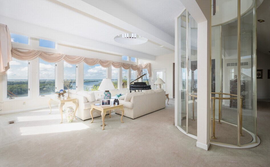 More Photos Of 1 Tara Point, Grafton Hotel For Sale