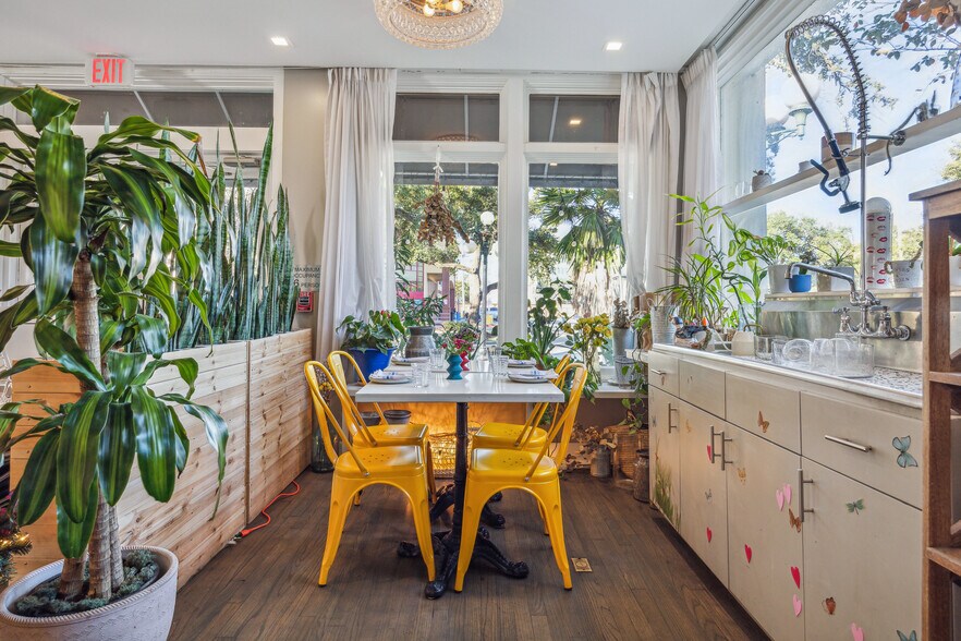 More Photos Of 4315 Montrose Blvd, Houston General Retail For Lease