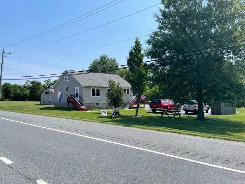 Primary Photo Of 4761 Summit Bridge Rd, Middletown Storefront For Sale