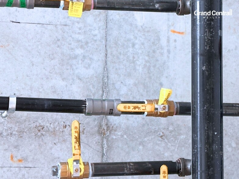 More Photos Of 9686 137 St, Surrey Office For Lease