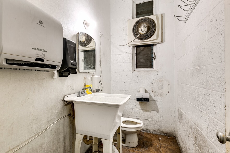 More Photos Of 811 S 21st Ave, Hollywood Freestanding For Lease