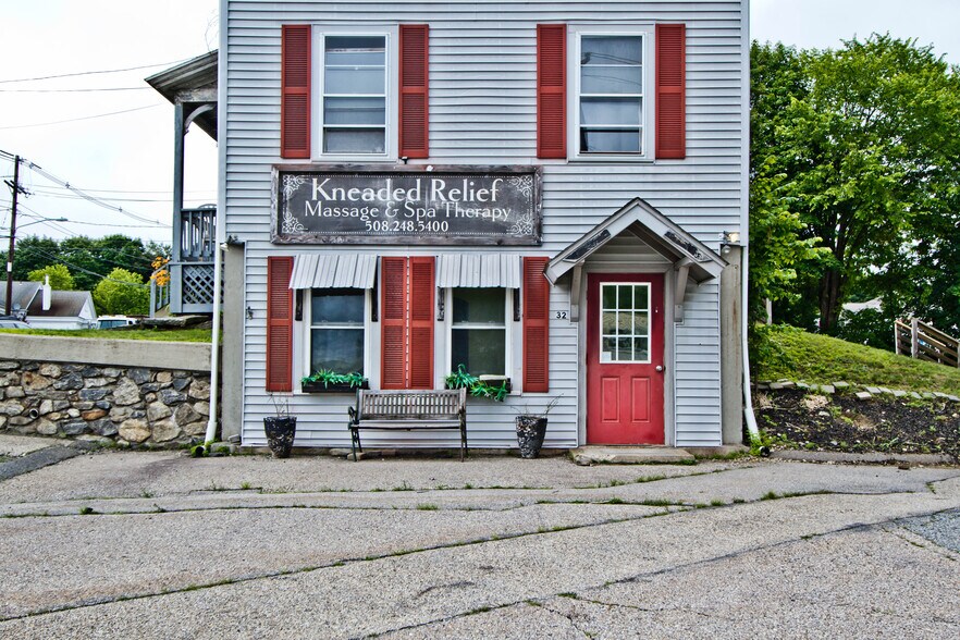 Primary Photo Of 32 Worcester Rd, Charlton Storefront Retail Residential For Lease