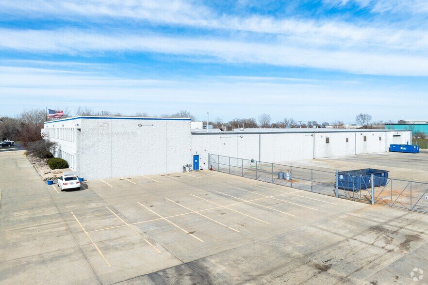 More Photos Of 9999 S Virginia Ave, Chicago Ridge Distribution For Lease