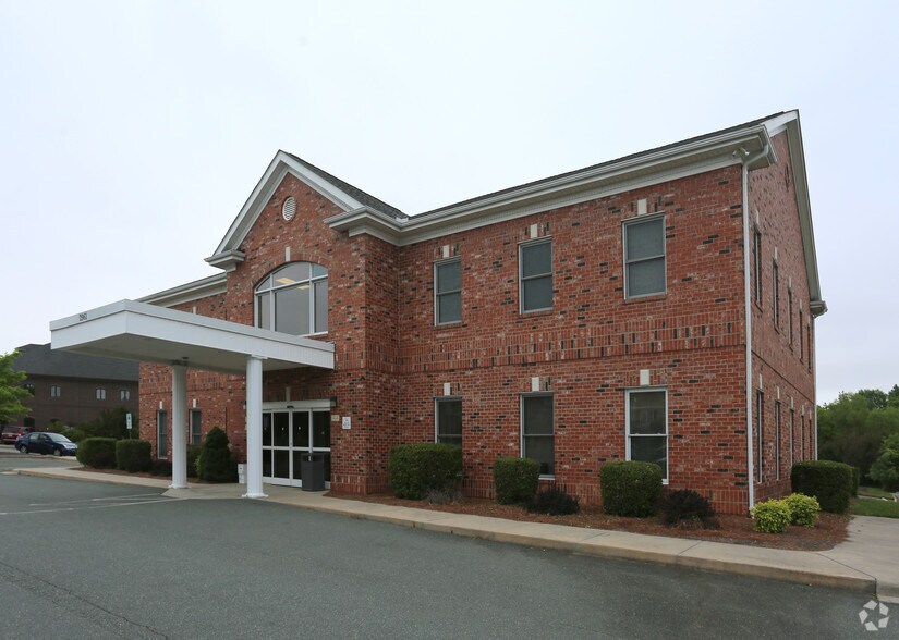 More Photos Of 2961 Crouse Ln, Burlington Medical For Lease