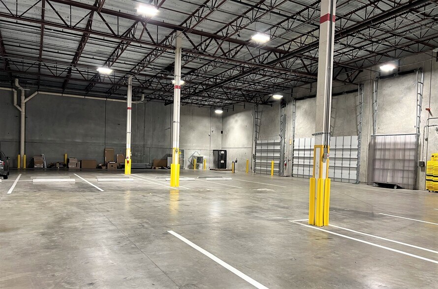 More Photos Of 3451 Executive Way, Miramar Warehouse For Lease