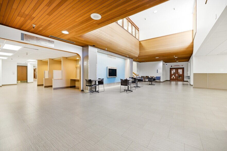 More Photos Of 500 NE Lilly Rd, Olympia Medical For Lease