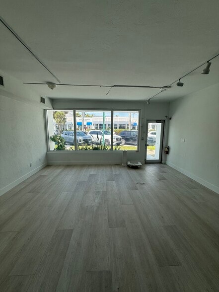 More Photos Of 764 12th Ave S, Naples General Retail For Lease