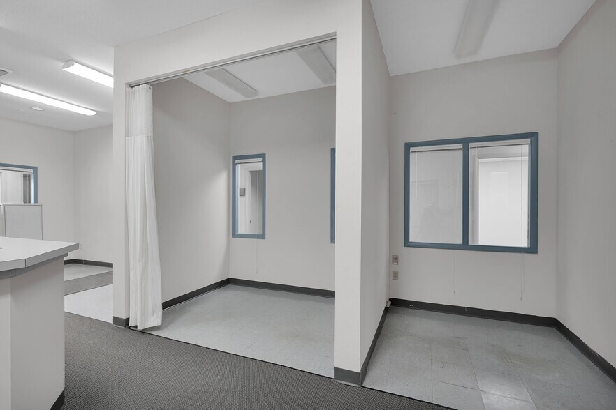 More Photos Of 3599 University Blvd S, Jacksonville Medical For Sale