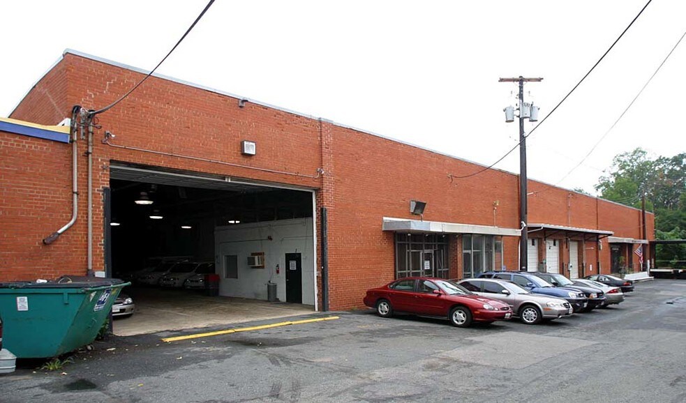 More Photos Of 3148-3152 Bladensburg Rd NE, Washington Service For Lease