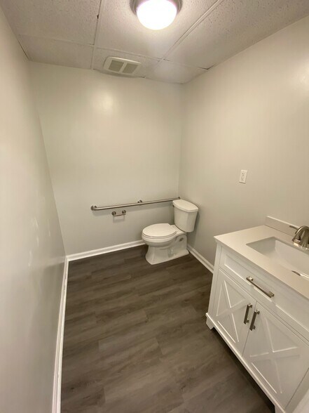 More Photos Of 123 Kingston Dr, Chapel Hill Loft Creative Space For Lease