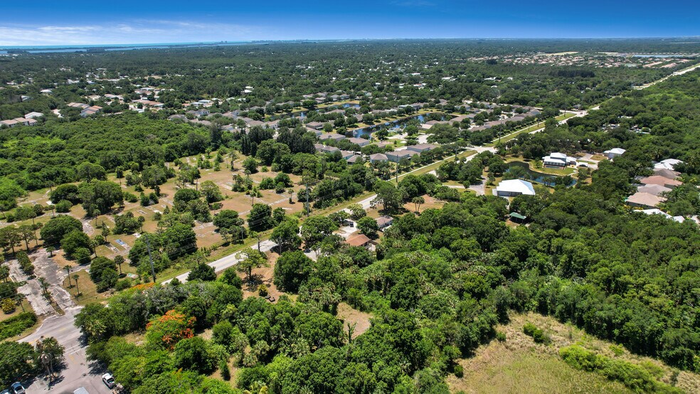 More Photos Of 1055 27th Ave SW, Vero Beach Flex For Sale