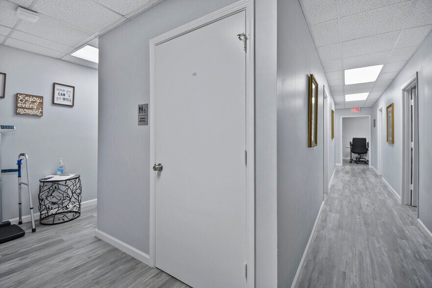 More Photos Of , Jacksonville Office For Sale