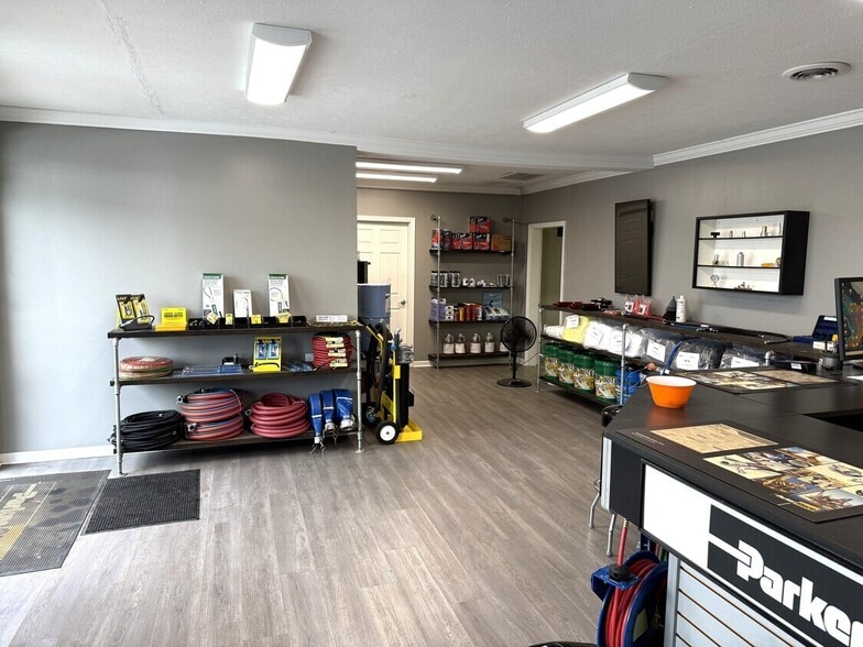 More Photos Of 130 Pearce Dr, Morristown Office For Lease