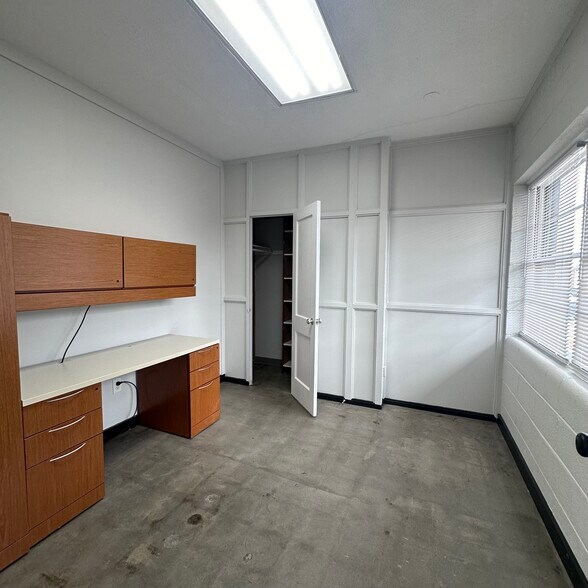 More Photos Of 710 Dawn St, Richmond Warehouse For Lease