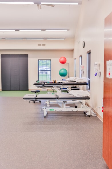 More Photos Of 16962 Manchester Rd, Grover Office For Sale