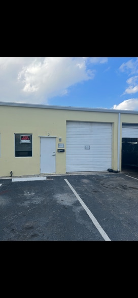 More Photos Of 1190 S Dixie Hwy W, Pompano Beach Warehouse For Lease