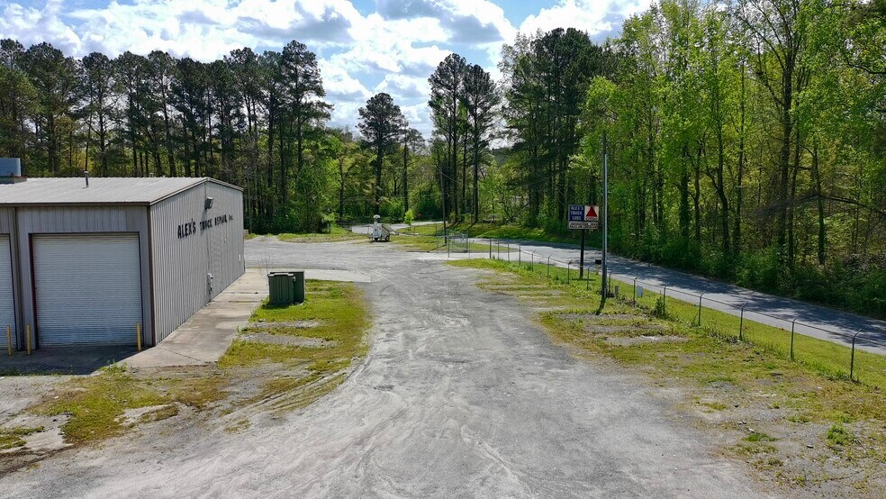 More Photos Of 4490 Bowman Industrial Ct, Conley Service For Lease