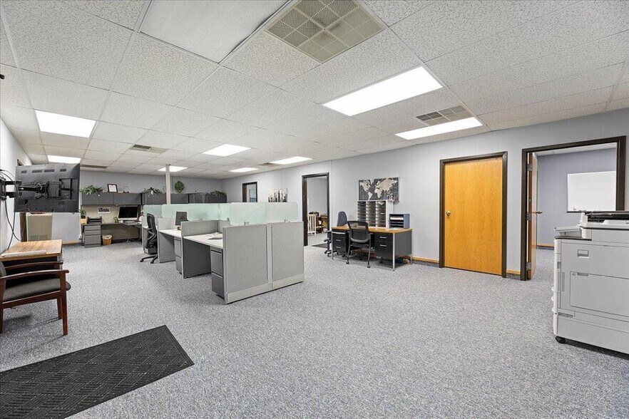 More Photos Of 100 E Broadway St, Council Bluffs Office For Sale