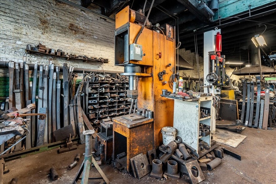 More Photos Of 368 Central Ave, Albany Auto Repair For Sale