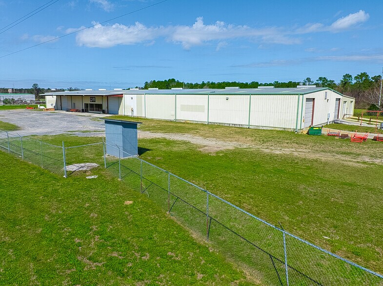 More Photos Of 804 W Mitchell St, Adel Distribution For Lease