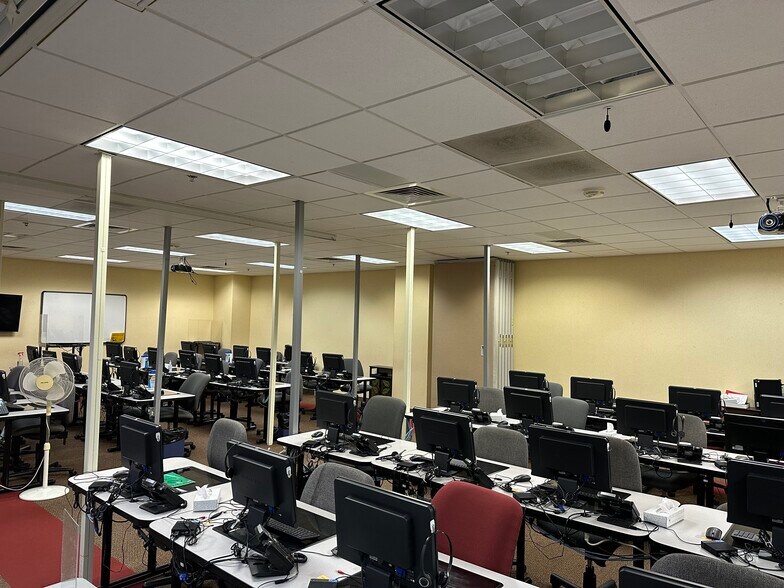 More Photos Of 3201 Palmyra Rd, Hannibal Office For Sale