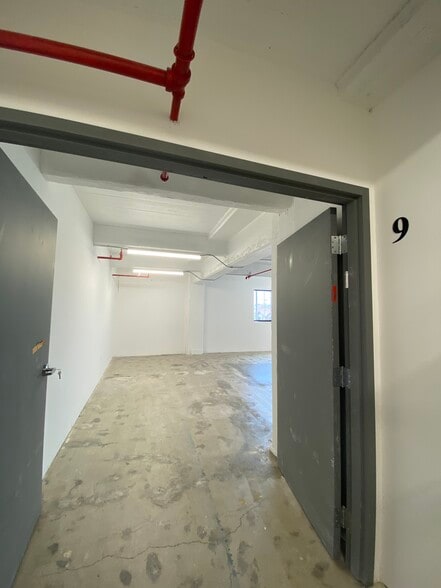 More Photos Of 901 E 31st St, Los Angeles Manufacturing For Lease