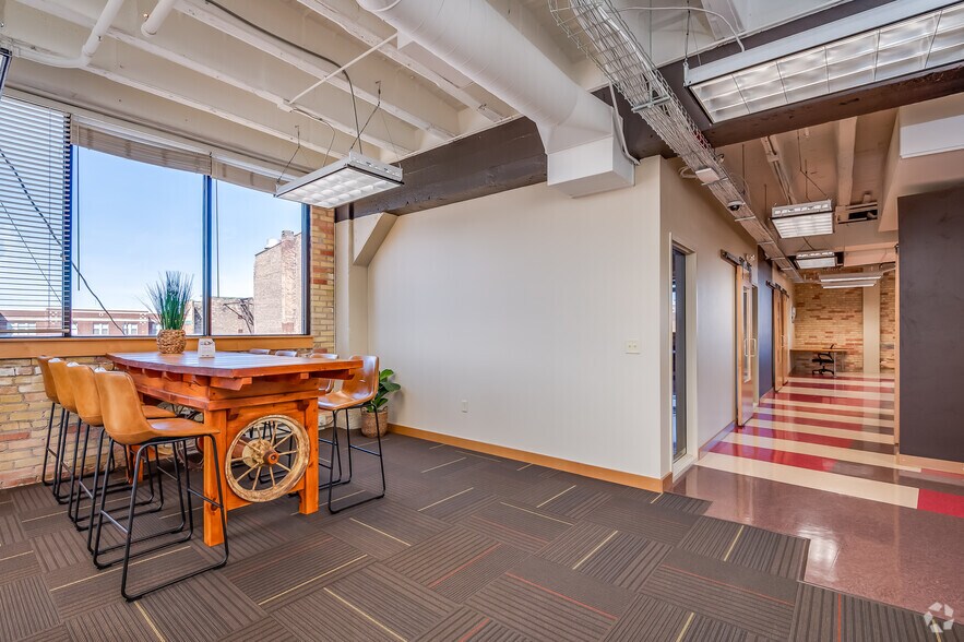 More Photos Of 118 S Adams St, Green Bay Coworking Space