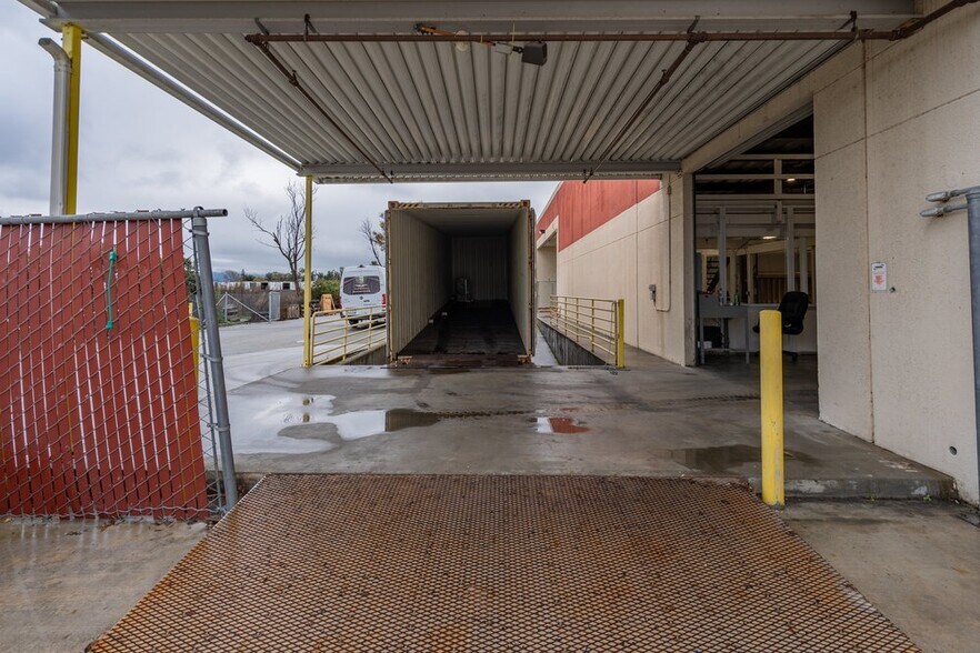 More Photos Of 255 Apollo Way, Hollister Warehouse For Lease