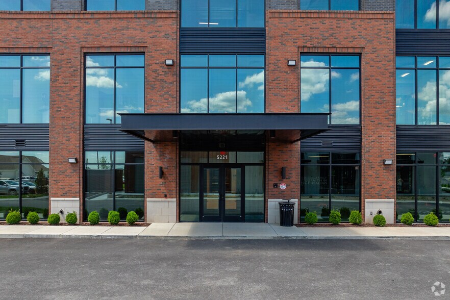 More Photos Of 5221 Port Royal Rd, Spring Hill Medical For Lease