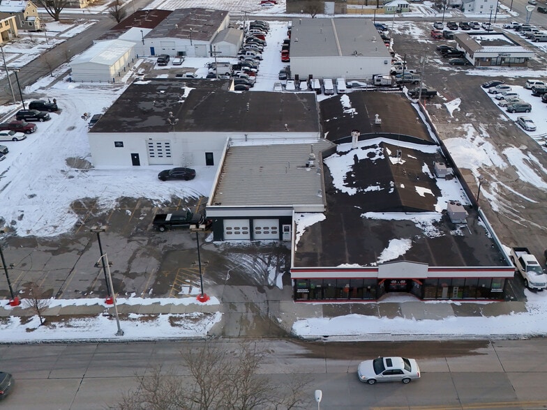 More Photos Of 24 E Scott St, Fond Du Lac Auto Dealership For Lease