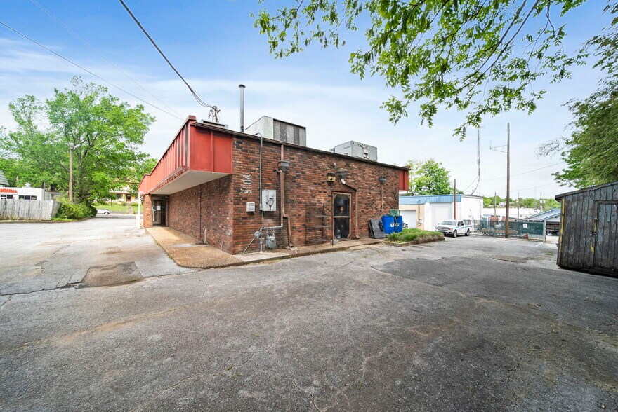 More Photos Of 514 N College Ave, Fayetteville Restaurant For Sale