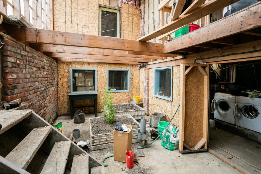 More Photos Of 1356 Mount Elliott St, Detroit Industrial For Sale