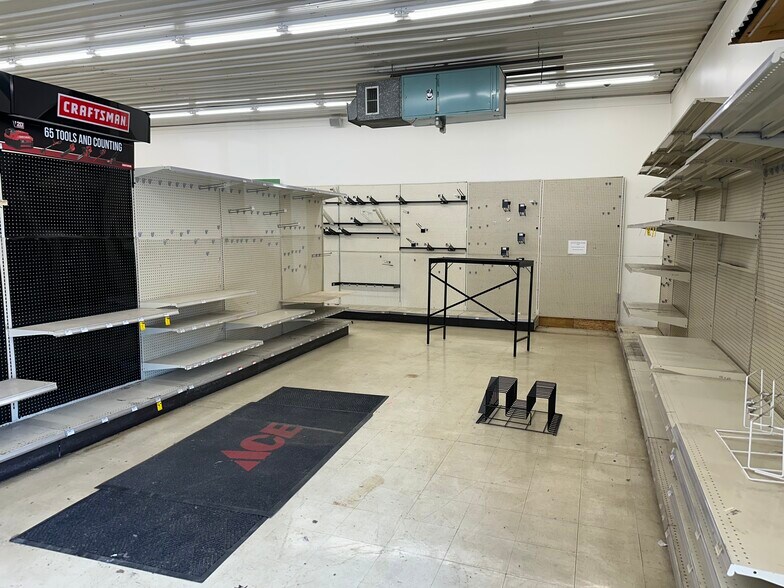 More Photos Of 105 S Forest Ave, Brazil Freestanding For Sale