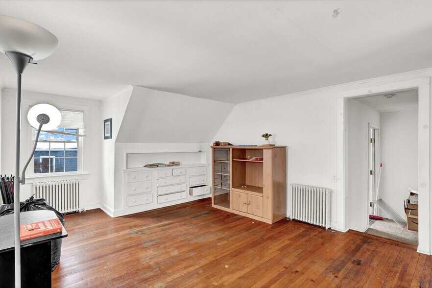 More Photos Of 93 Elm St, Old Saybrook Restaurant For Sale